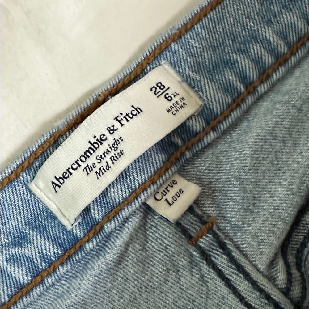 Abercrombie & Fitch Curve Love Mid Rise Straight Jean Size 28 - Picture 6 of 11